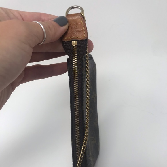 Monogram Louis Vuitton mini pochette accessories - Picture 14 of 16